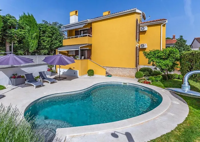 Βίλα Jasmine With Swimming Pool