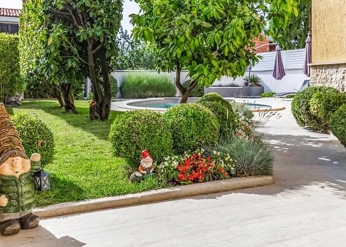 Jasmine With Swimming Pool Villa Pula