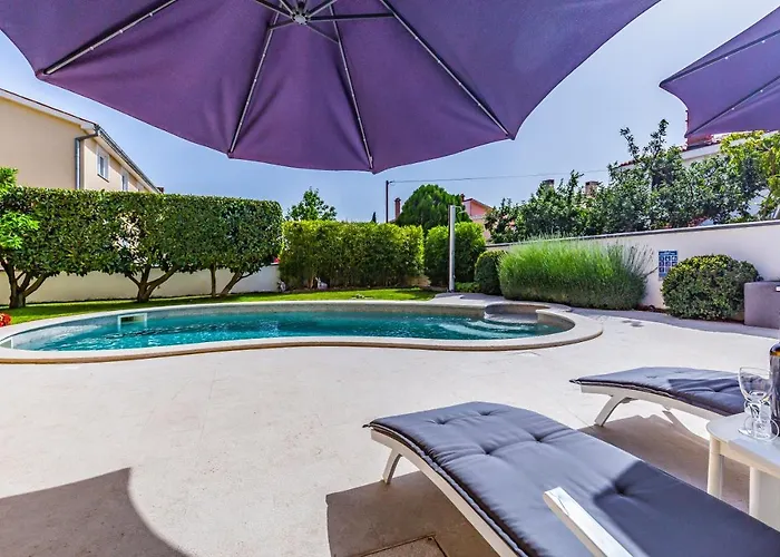 Jasmine With Swimming Pool * Πούλα