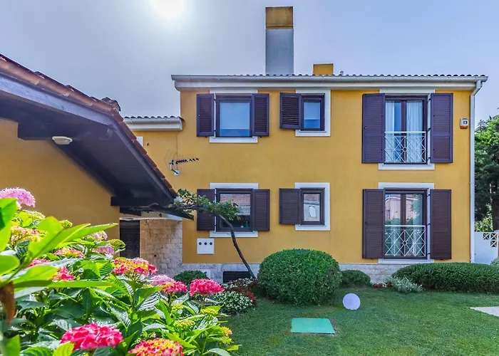 Jasmine With Swimming Pool Pula