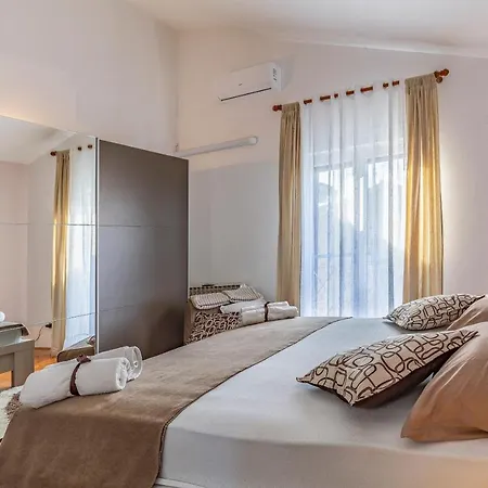 Jasmine With Swimming Pool Pula