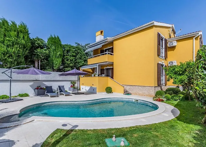 Jasmine With Swimming Pool 빌라 *