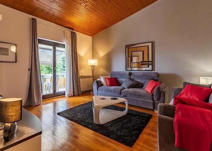 빌라 Jasmine With Swimming Pool