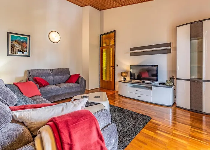 Jasmine With Swimming Pool 빌라 *