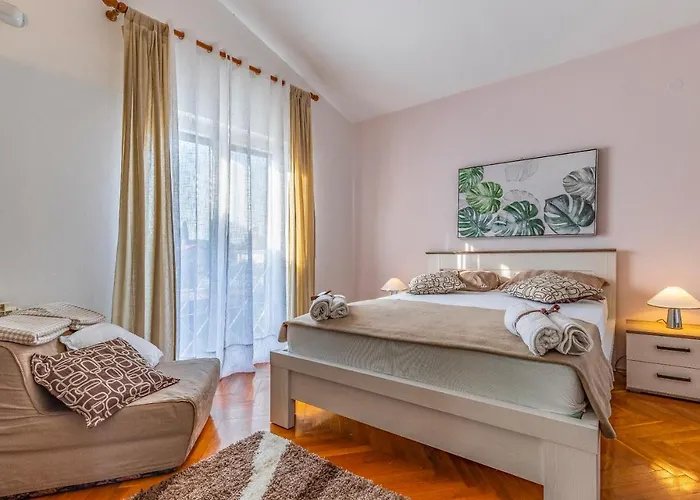 Jasmine With Swimming Pool 빌라 *