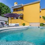 Jasmine With Swimming Pool * Pula